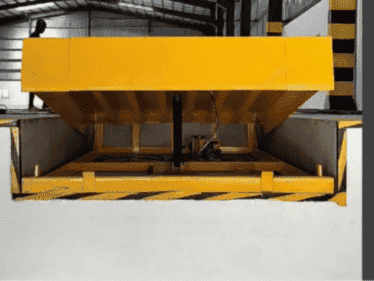 Hydraulic dock leveller