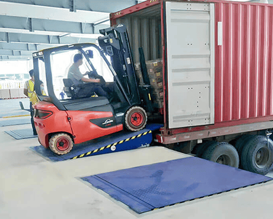 Mechanical dock leveller